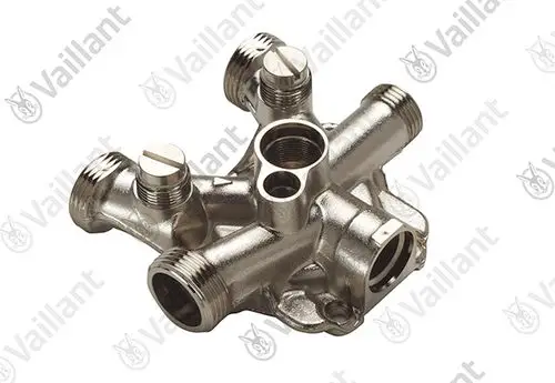 Vaillant Wasserschalter-Unterteil aus Metall mit mehreren Gewindeverbindungen und einer zentralen Öffnung. Edelstahlfinish, funktionales Design für Wasserinstallationen.